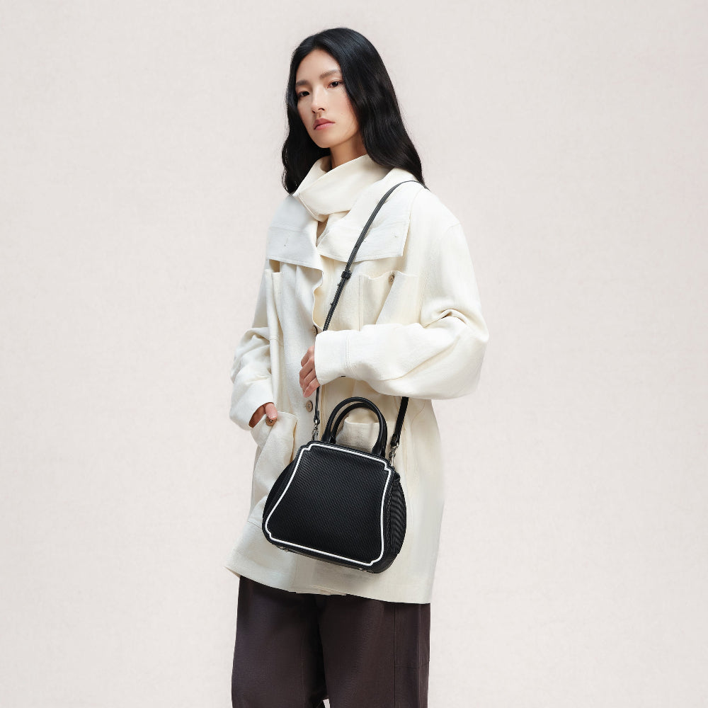 blank space handbag in black | Bampo