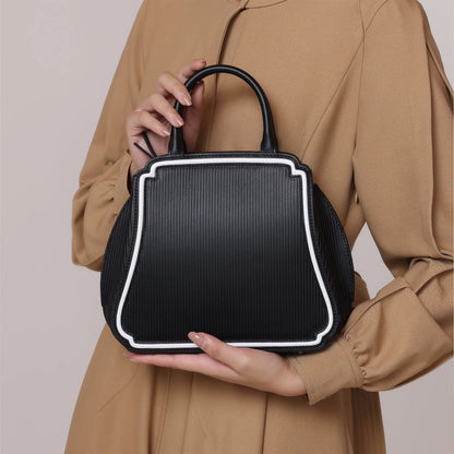 blank space handbag in black | Bampo