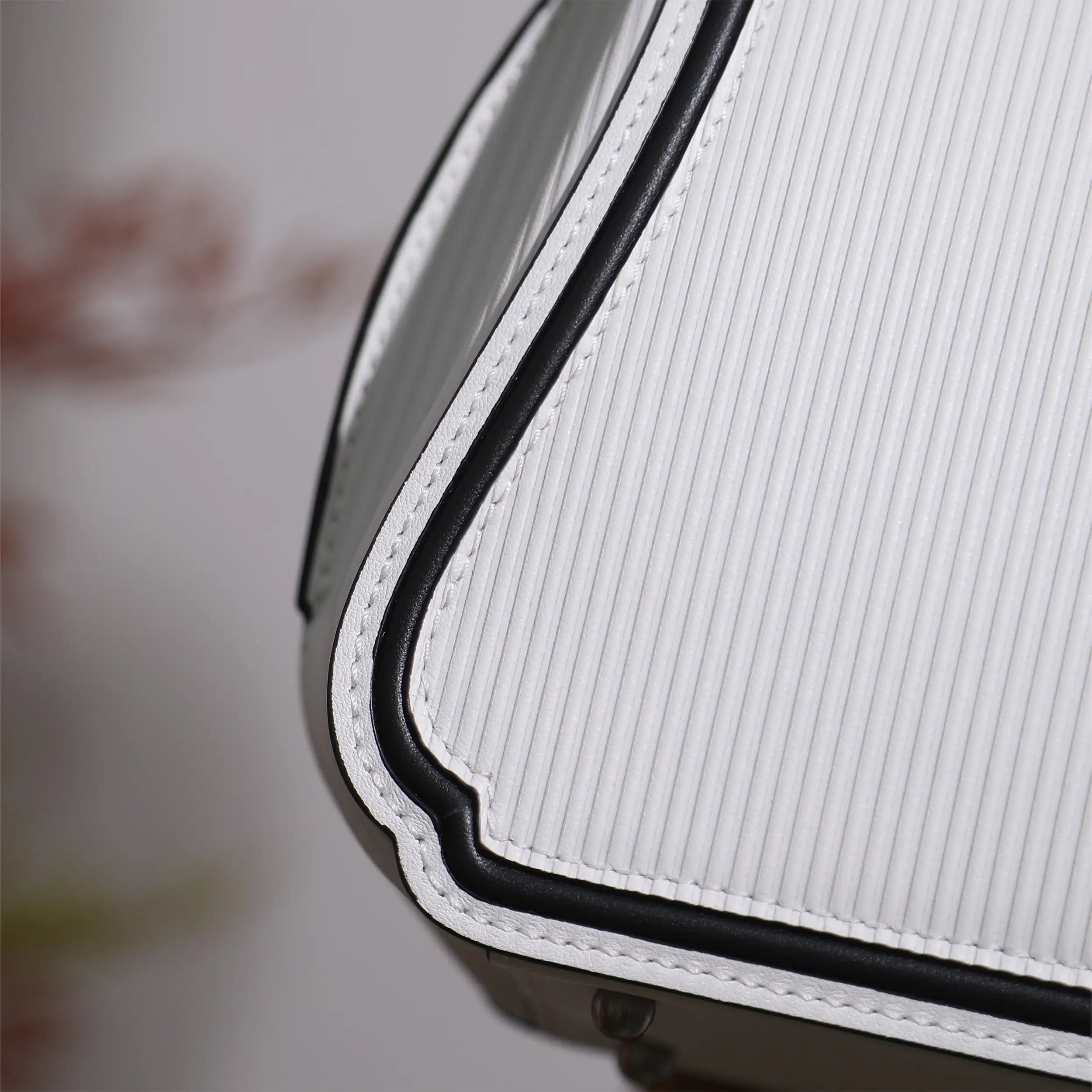 blank space handbag in white | Bampo