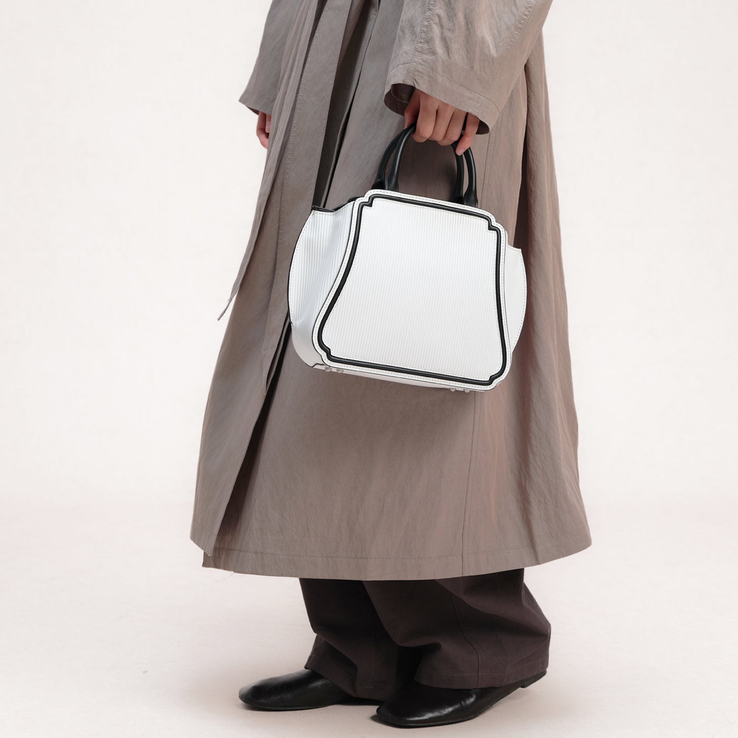 Bampo blank space handbag on model8