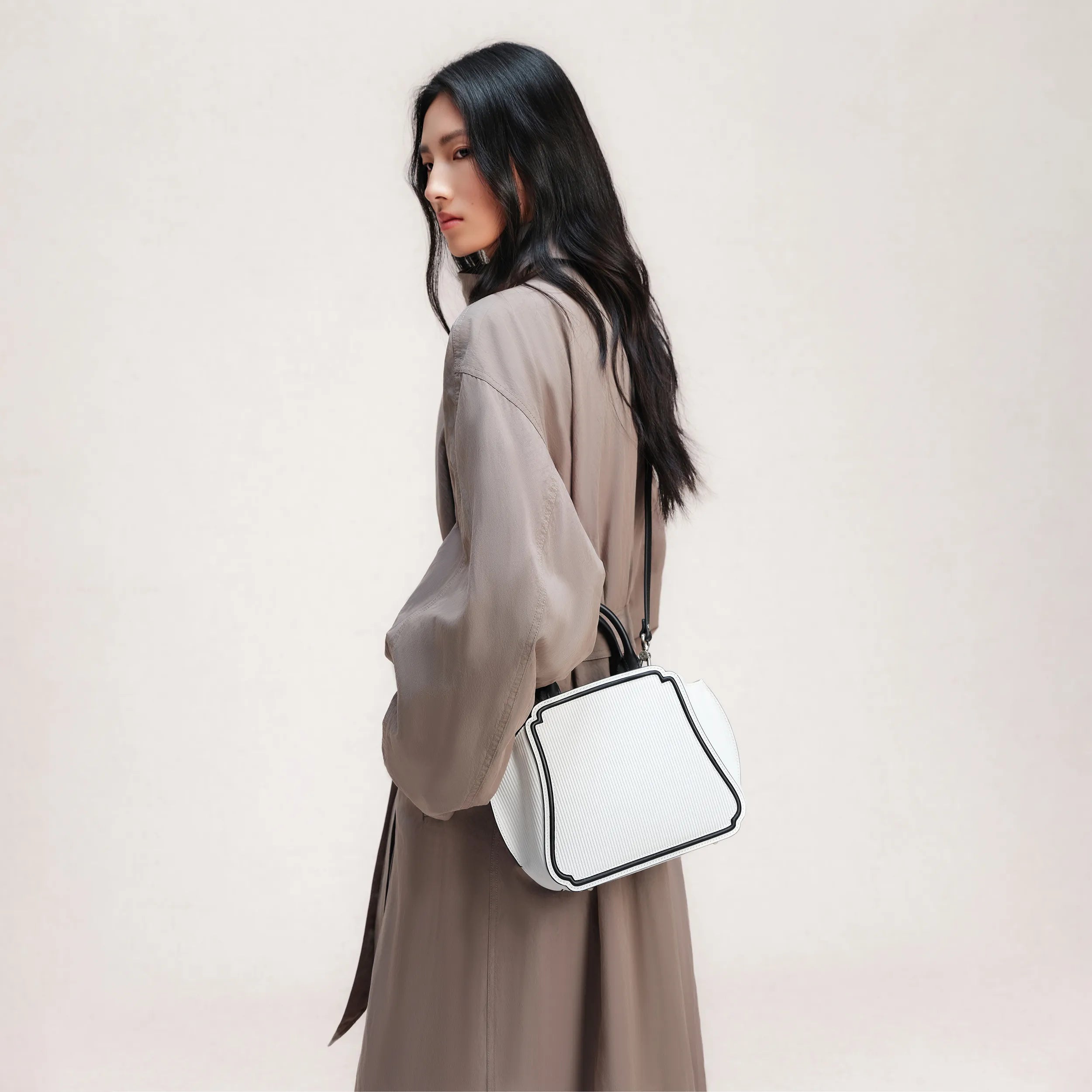 blank space handbag in white | Bampo