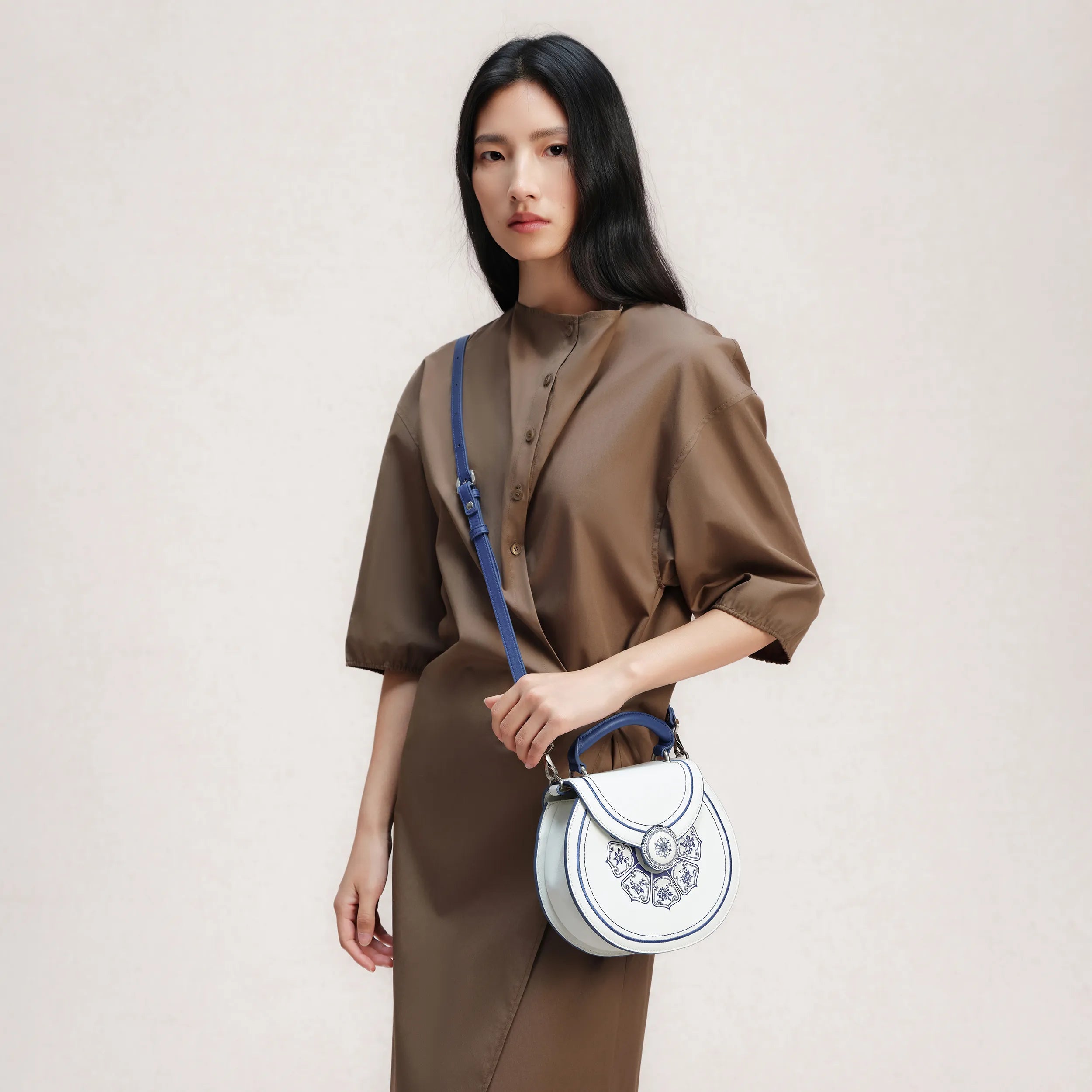 blue and white porcelain handbag | Bampo