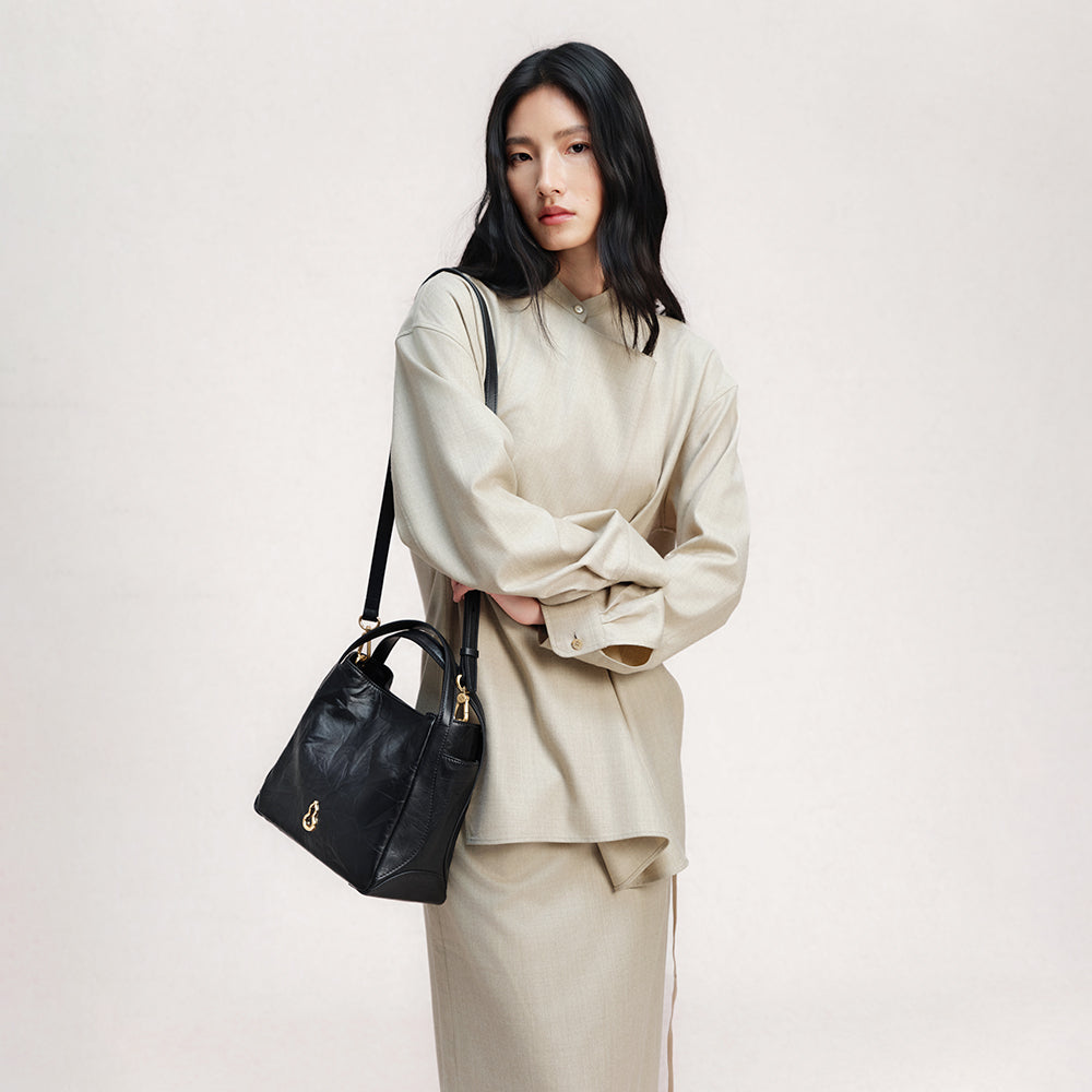 harmony tote (texture version) in black | Bampo
