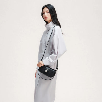 hulu handbag in black | Bampo