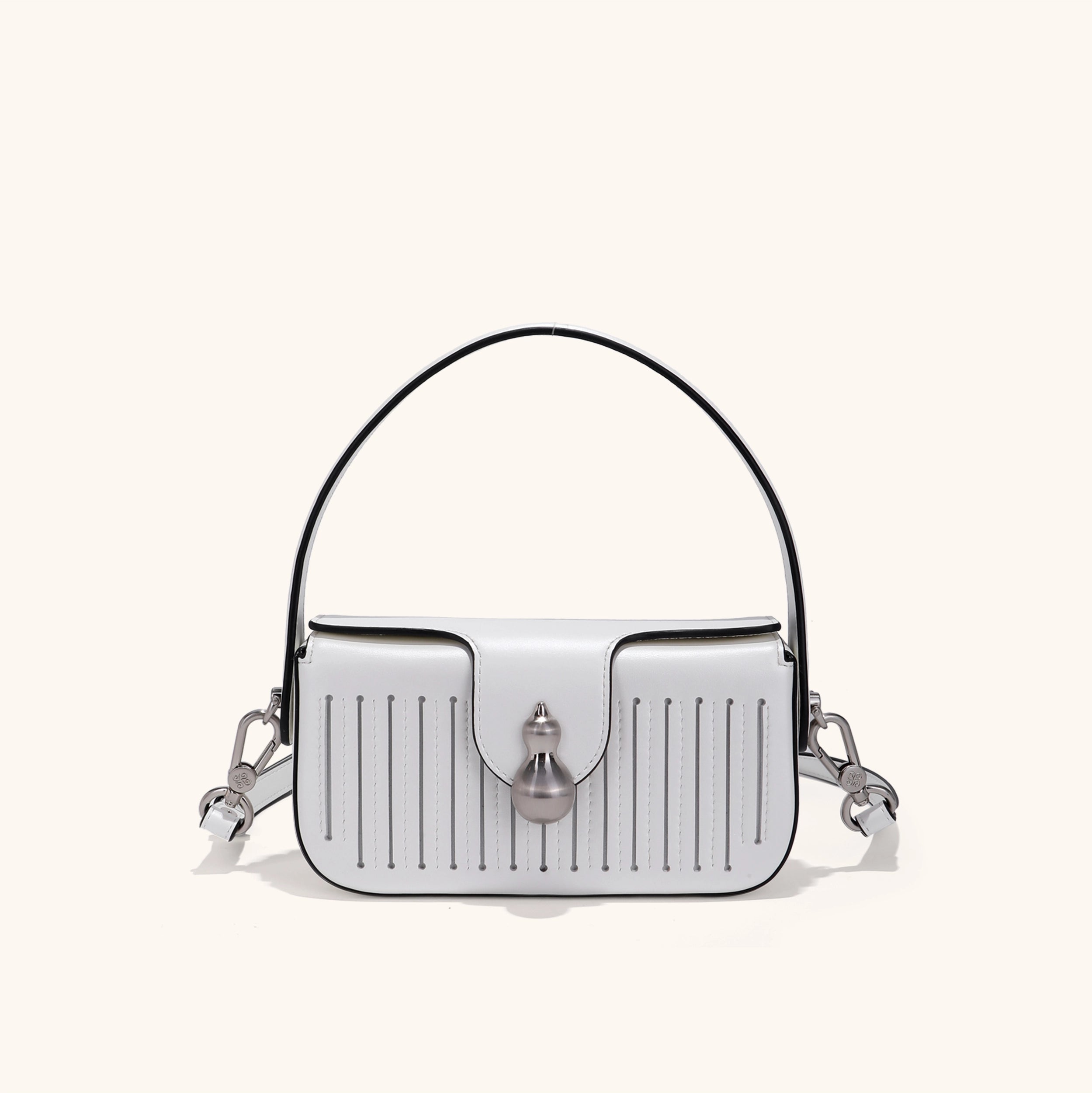 White leather handbag with hulu-shaped hardware | Bampo