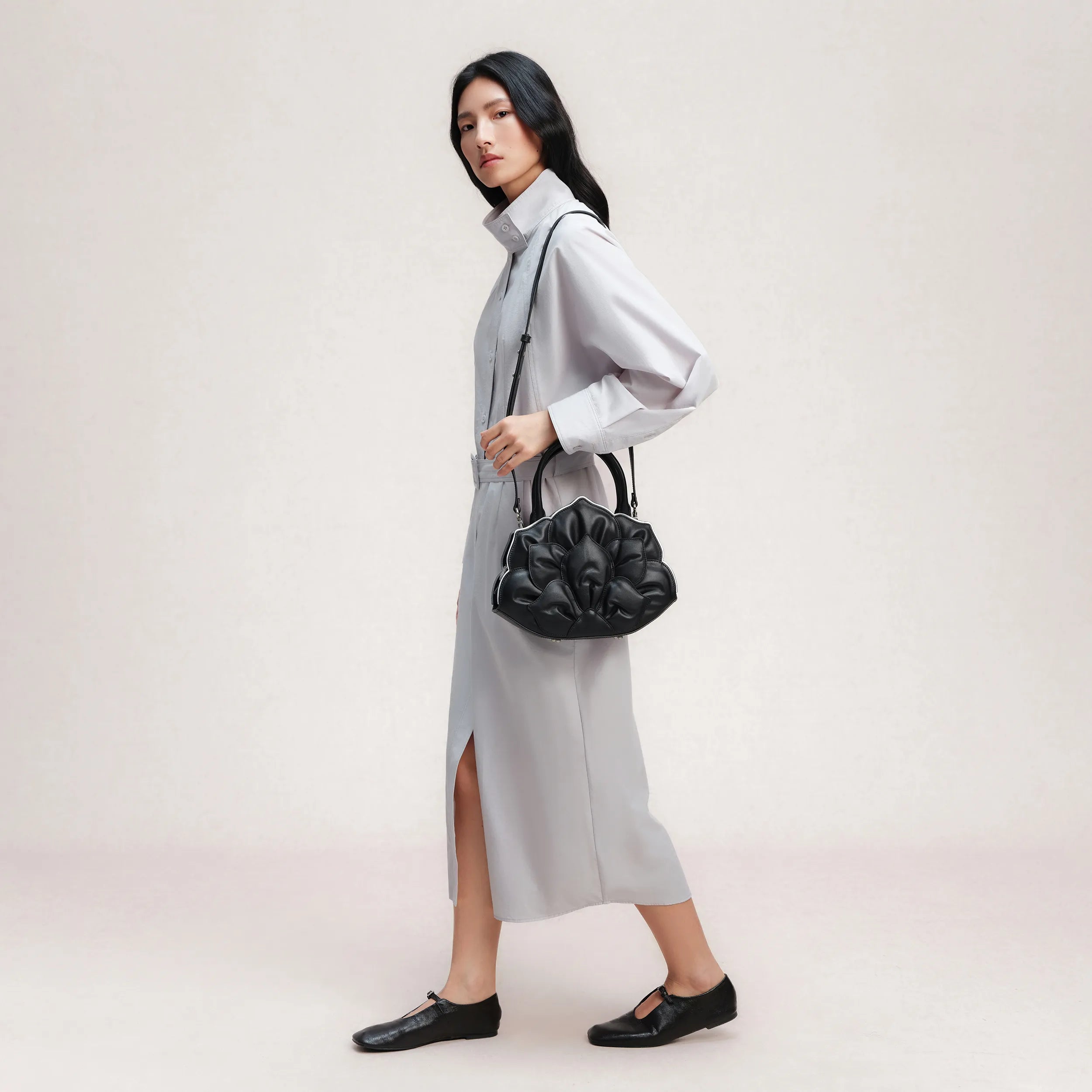 lotus handbag in black | Bampo
