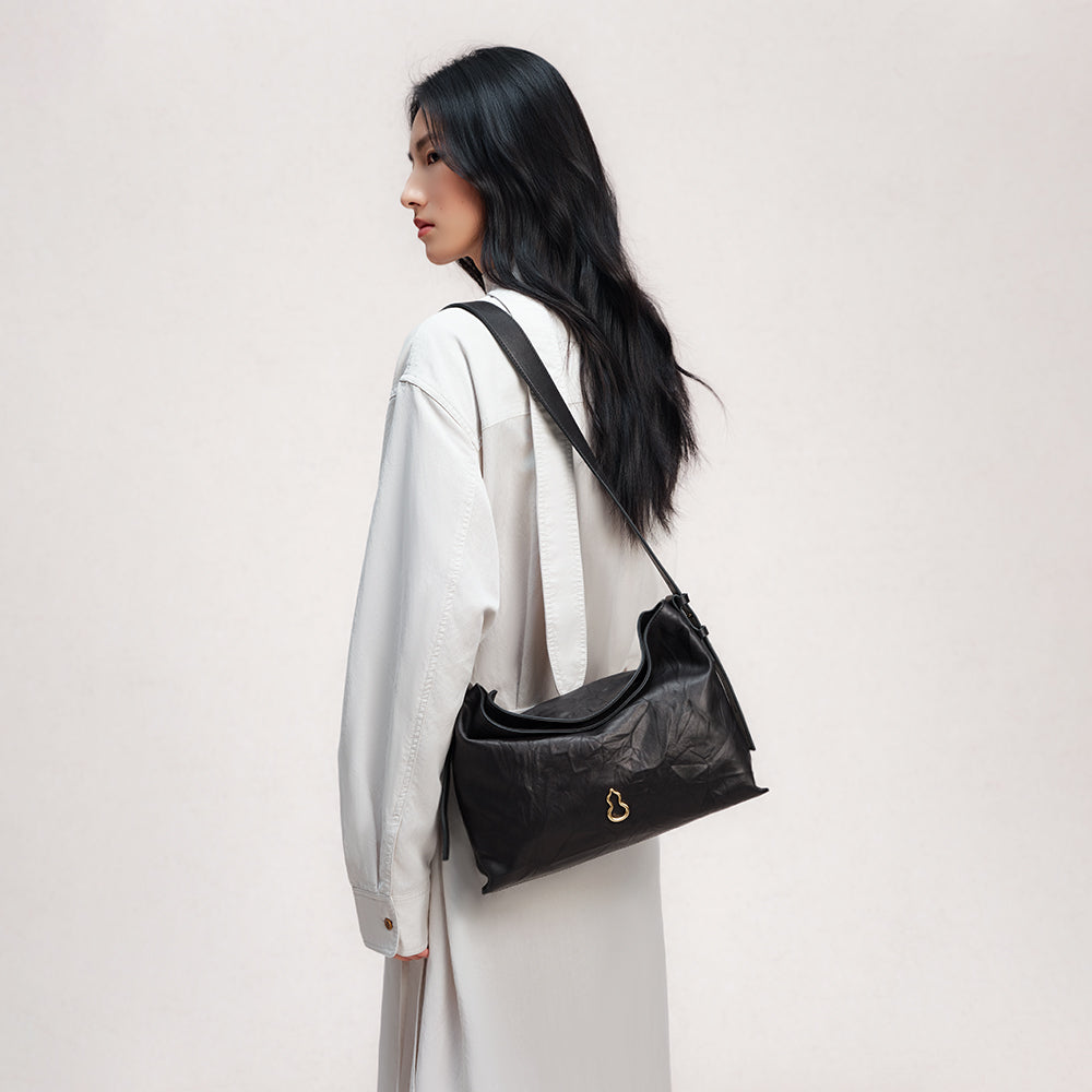 medium flow hobo in black | Bampo