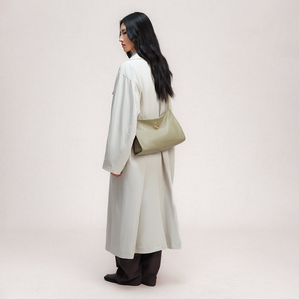 medium fluffy tote in taupe | Bampo