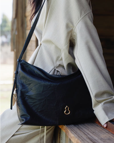 Large Flow Hobo (Dong Hand-Crinkled Texture)