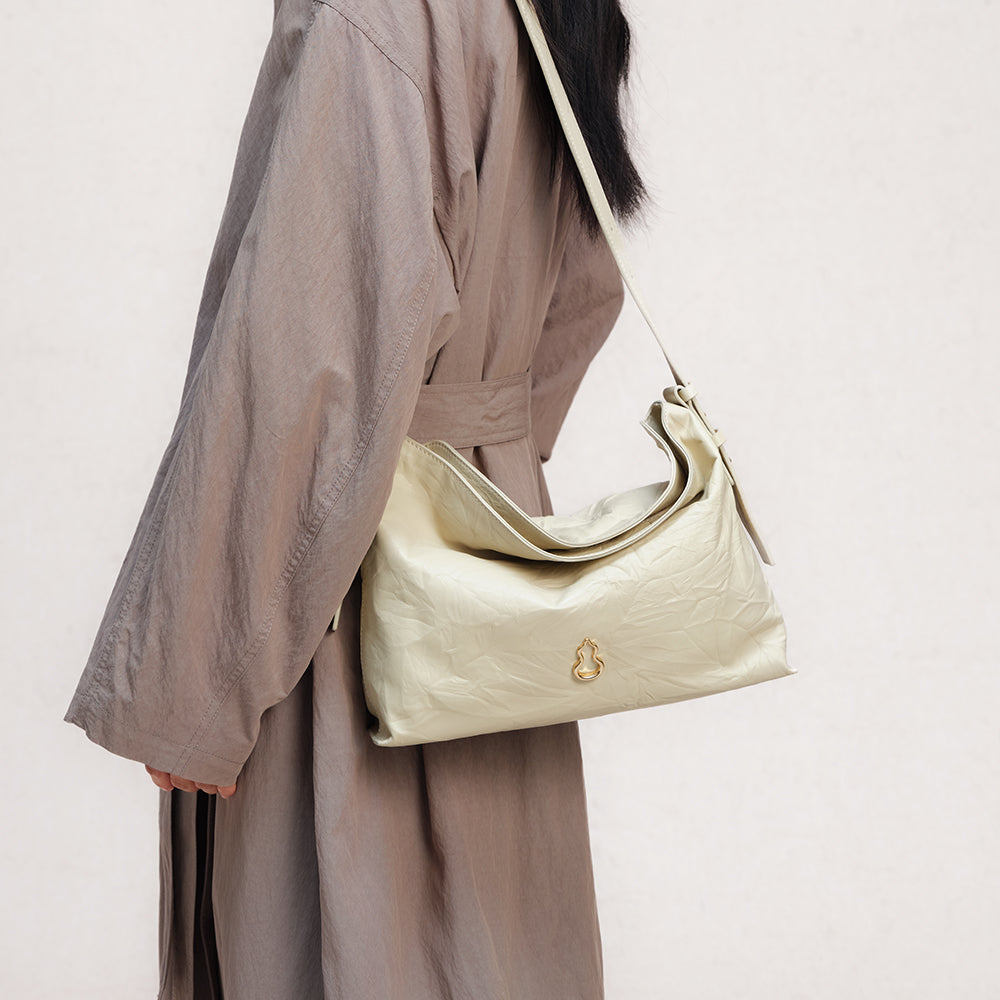 small flow hobo in cream | Bampo