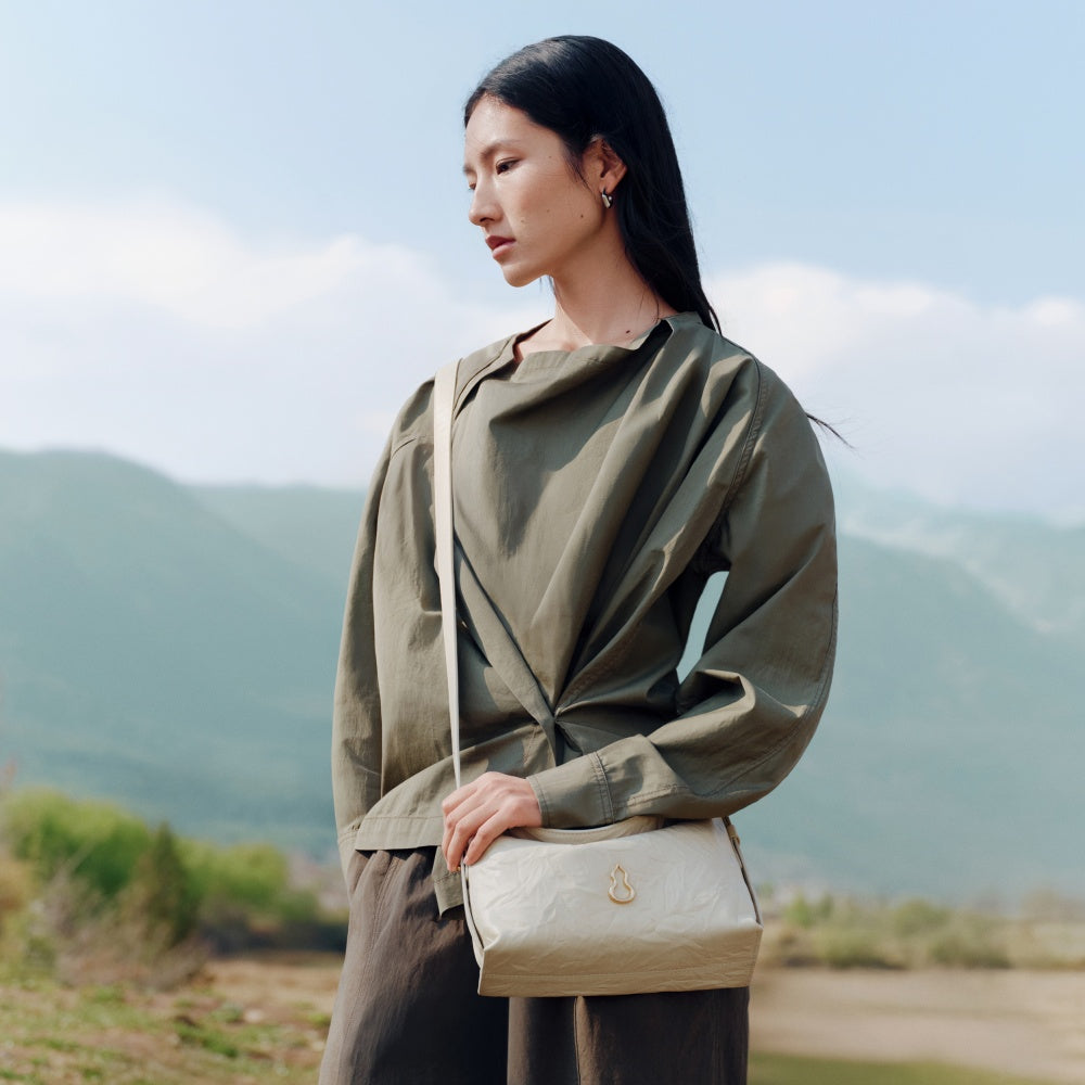 small flow hobo in cream | Bampo